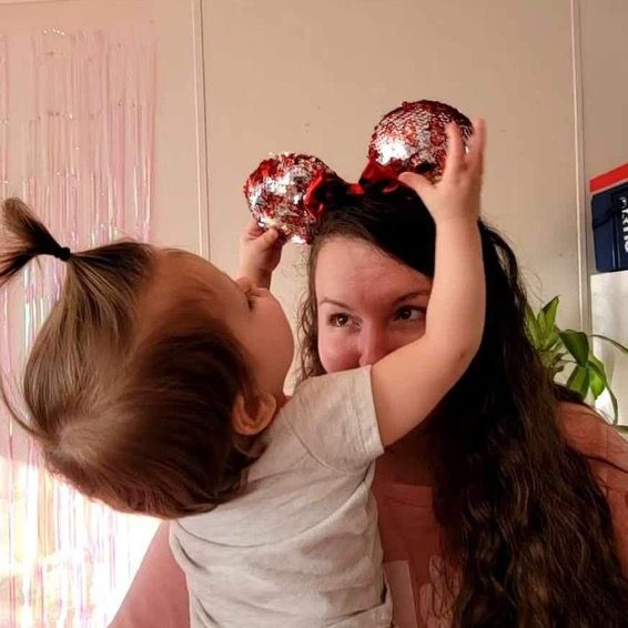 Miranda 🐸 toddler mama