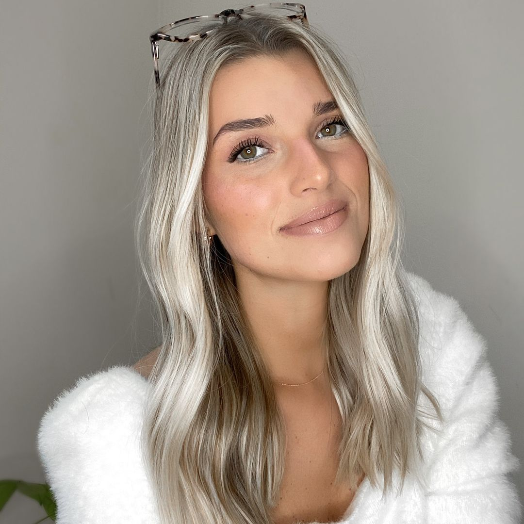 Elly | Corporate Millennial